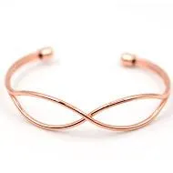 Gentle crossover effect open bangle