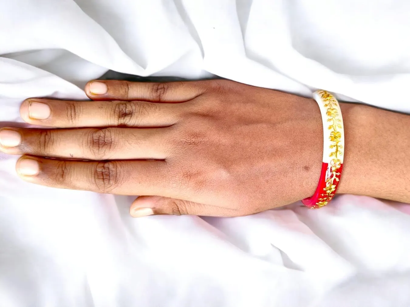 Meenakshi imitation Set of 2 Handcrafted Red White Flower Design Gold Plated Laminated Plastic Bangles Bollywood Designer Jewelry With Box Gift For Her Bangle Bracelets