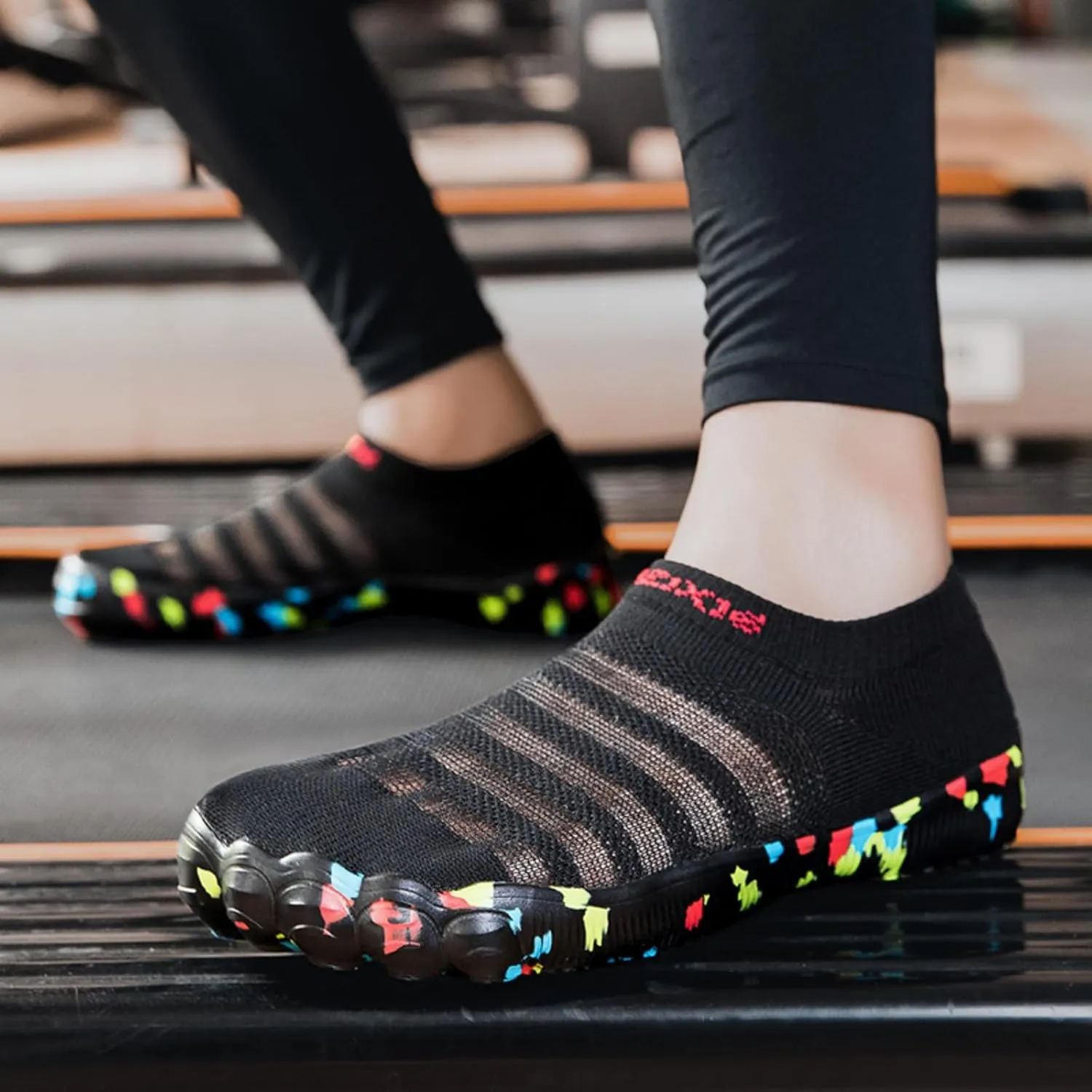 Water Shoes Women Barefoot Grounded Footwear for Women Men with Neuropathy Pool Shoes Wide Toe Box Sneakers Slip On Athletic Workout Gym Footwear Beach Swim Shoe Quick-Dry Breathable Lightweight