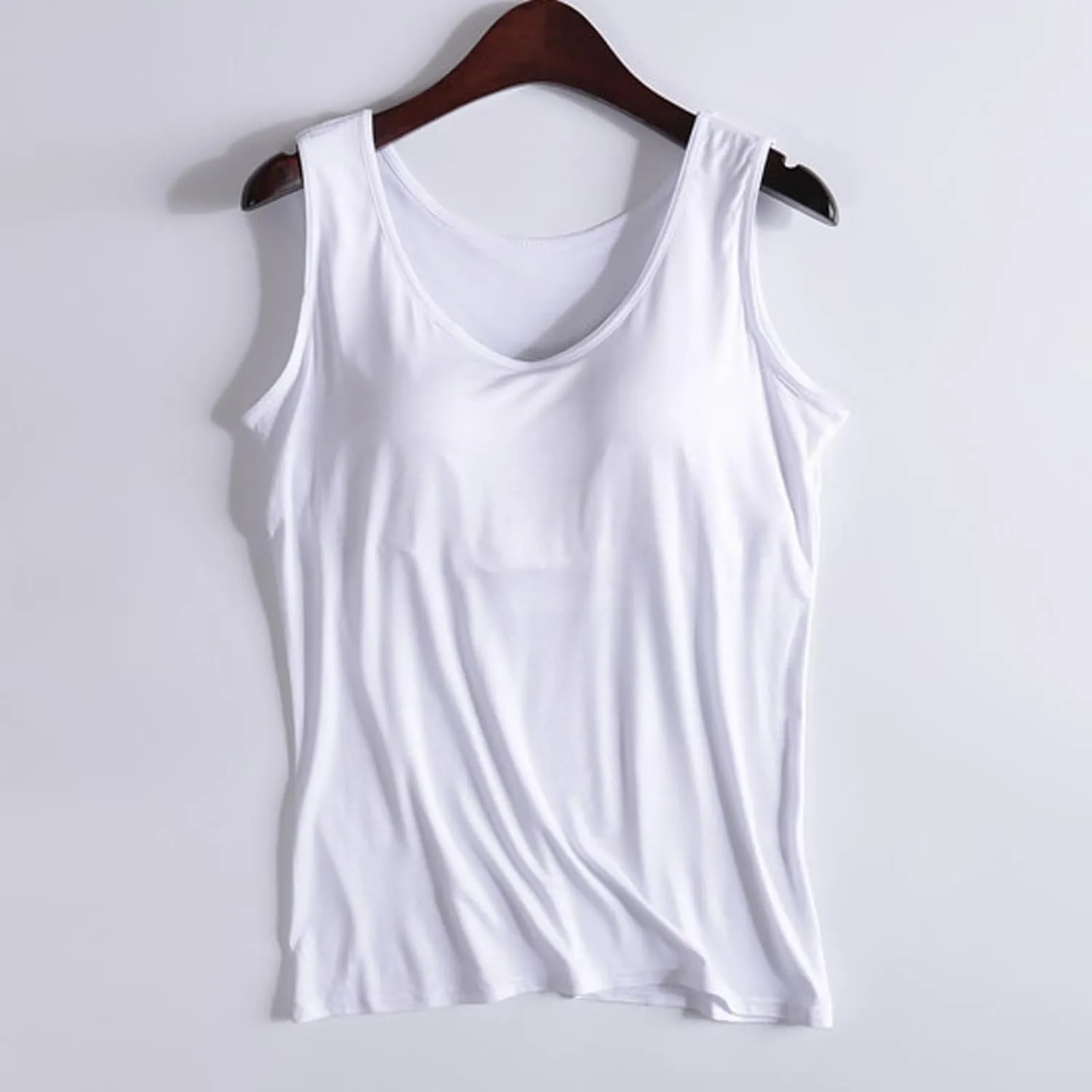 Womens Tank Tops with Built in Bra Padded Sleeveless Shirts Workout Yoga Tank Tops 2025 Trendy Athletic Tank Tops